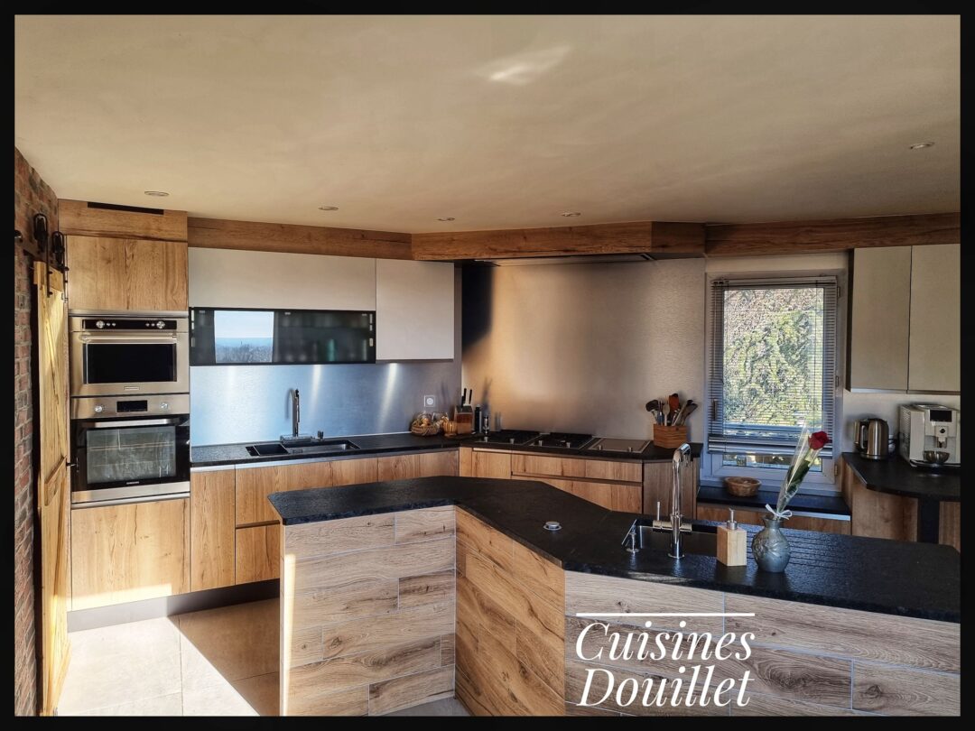 Cuisine douillet en bois posé et sur mesure