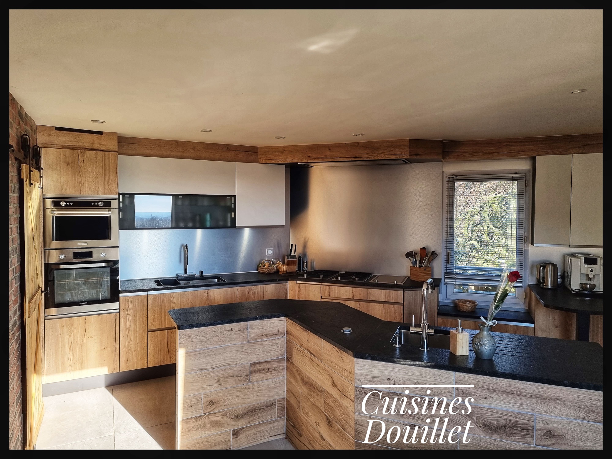 Cuisine douillet en bois posé et sur mesure